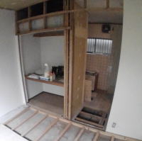 マンションの内装工事中です。クローゼットとドアを交換しました。